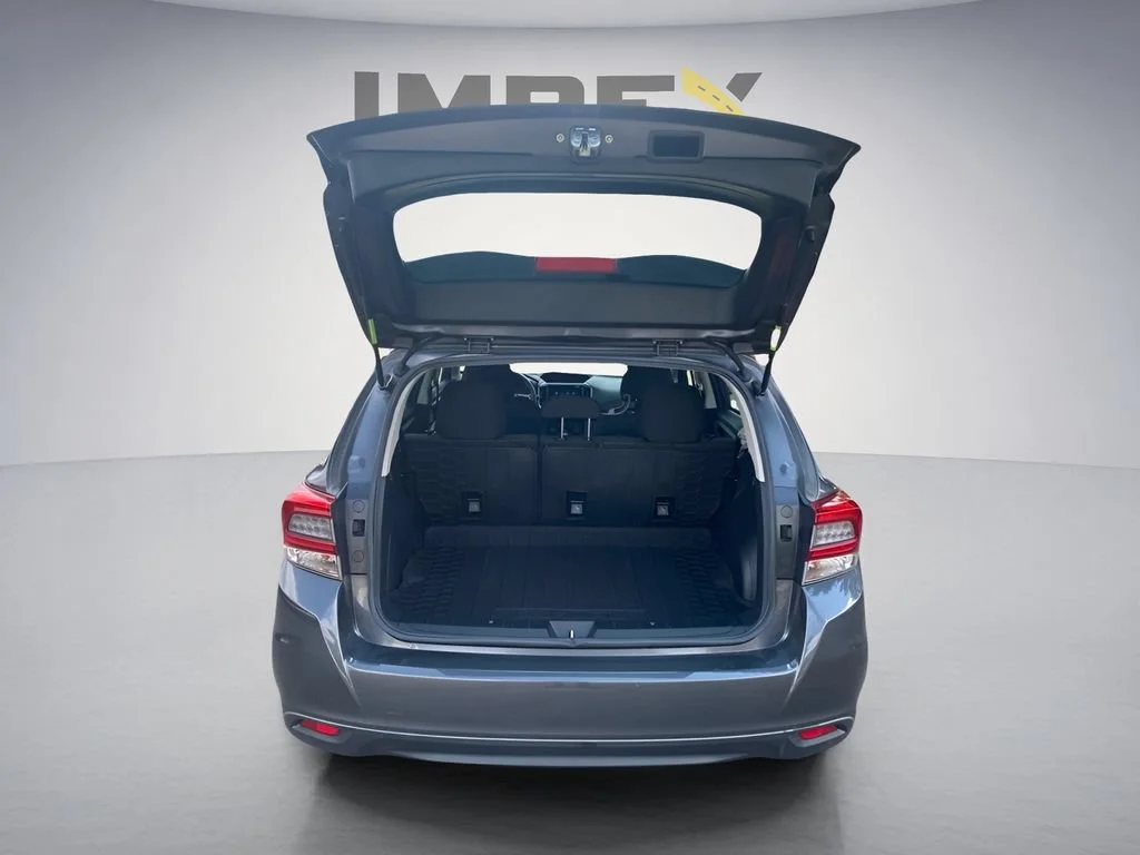 Used 2020  Subaru Premium image 31