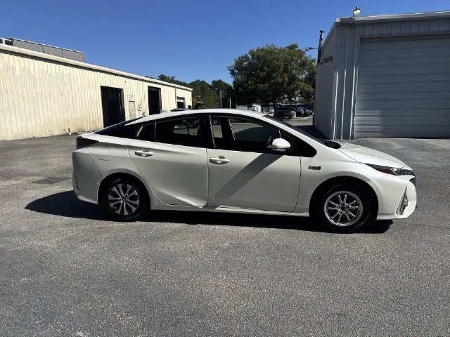 Used 2020 White Toyota Limited image 4