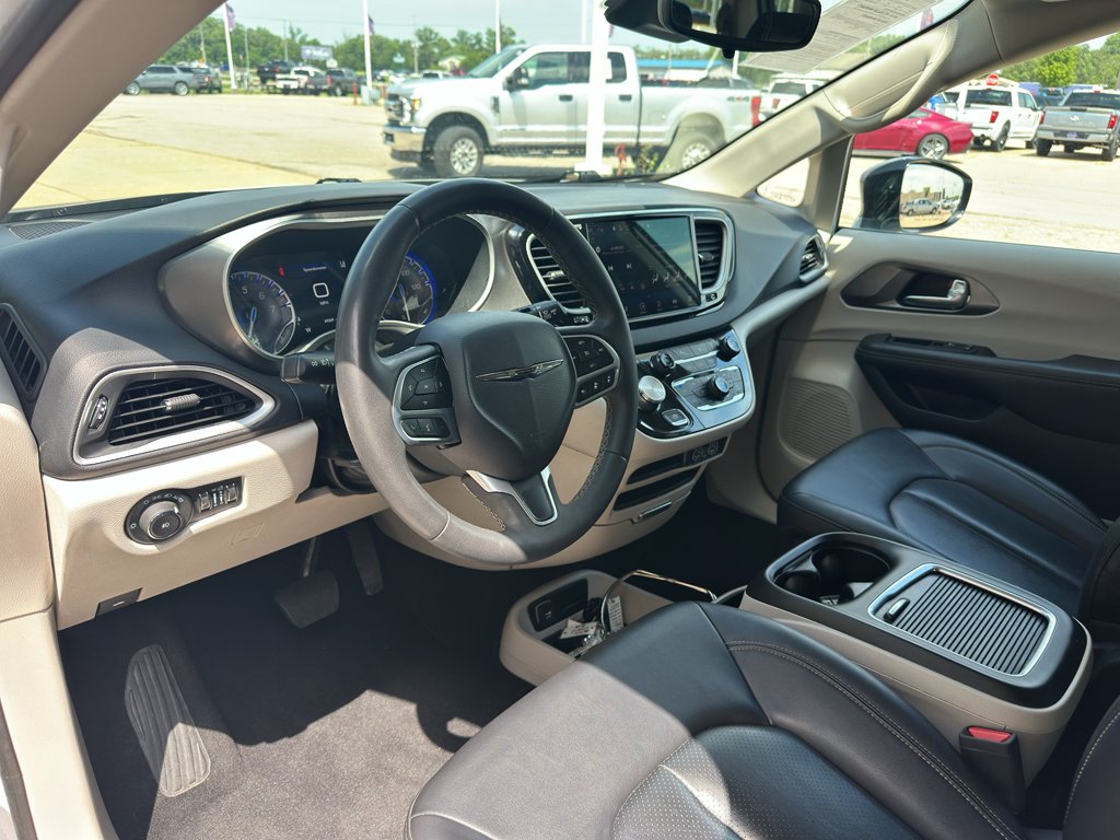 Used 2024 White Chrysler Touring L image 13