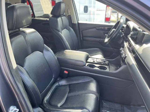 Used 2025  Honda Touring image 29