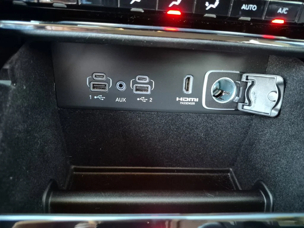 Used 2022  Jeep Limited image 37