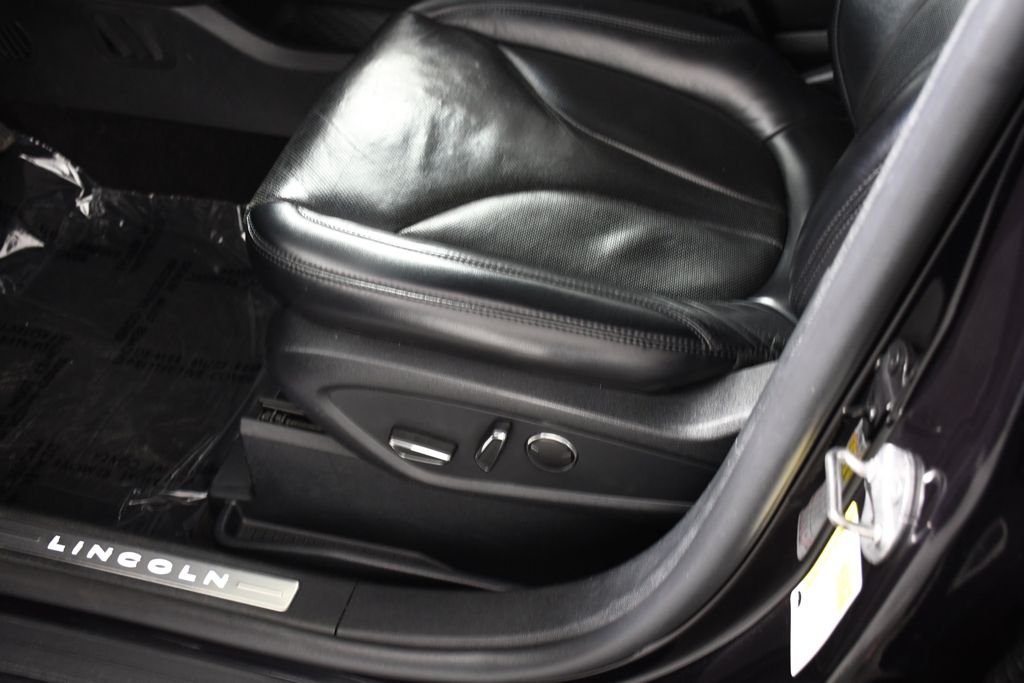 Used 2020 Infinite Black Lincoln Reserve image 16