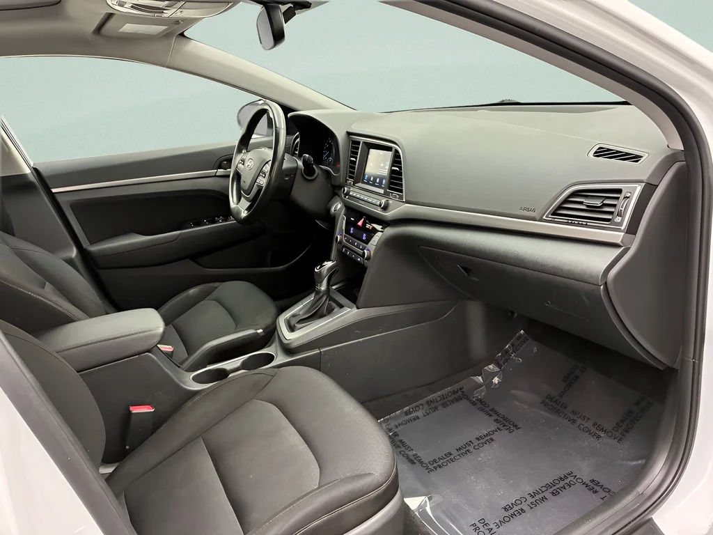 Used 2017 Quartz White Pearl Hyundai Value Edition image 31