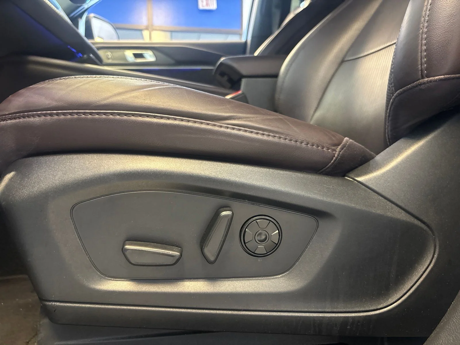 Certified Used 2025 Carbonized Gray Metallic Ford Platinum image 21