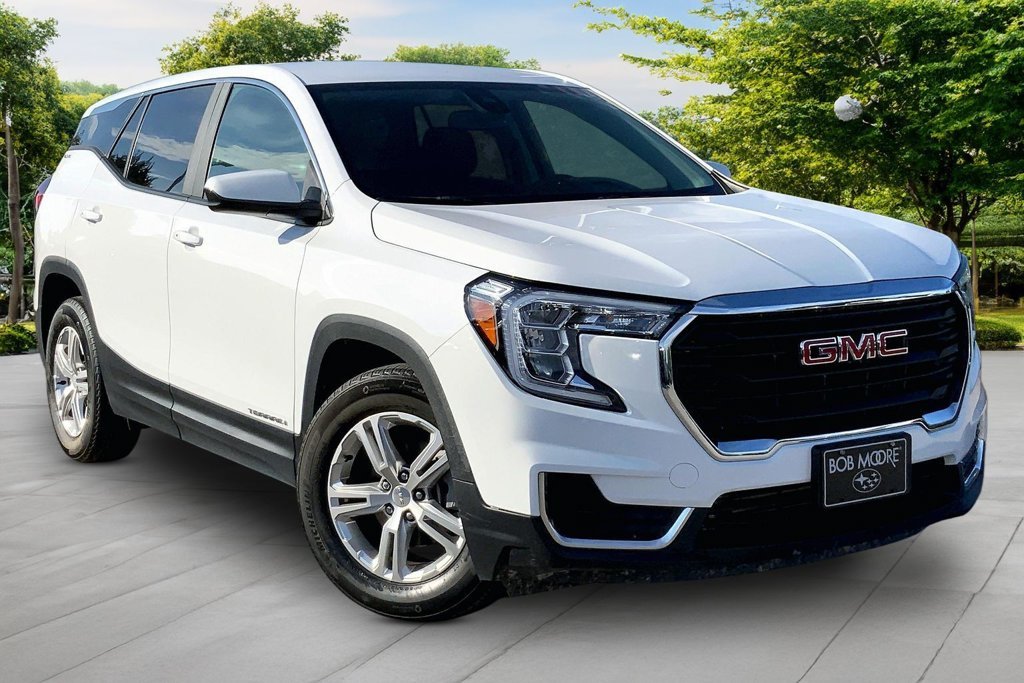 Used 2024 White GMC SLE image 3