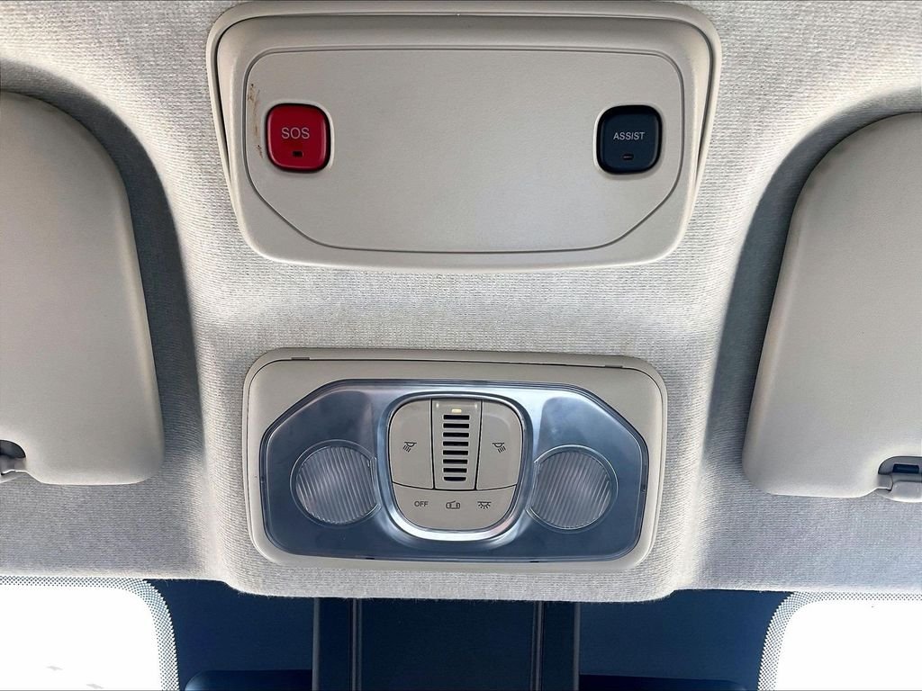 Used 2025 White Ram Base image 25