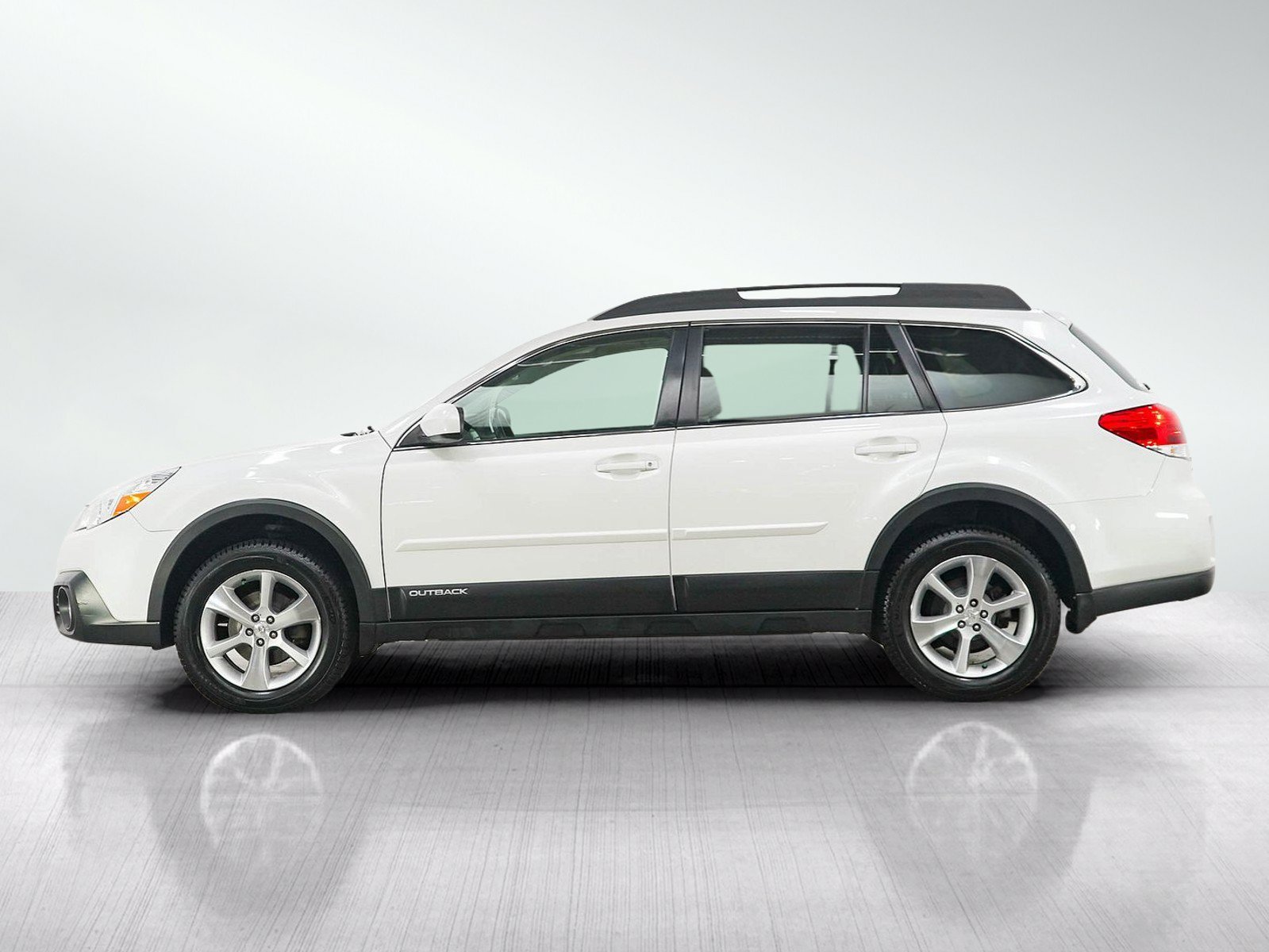 Used 2014 Satin White Pearl Subaru 2.5i image 2