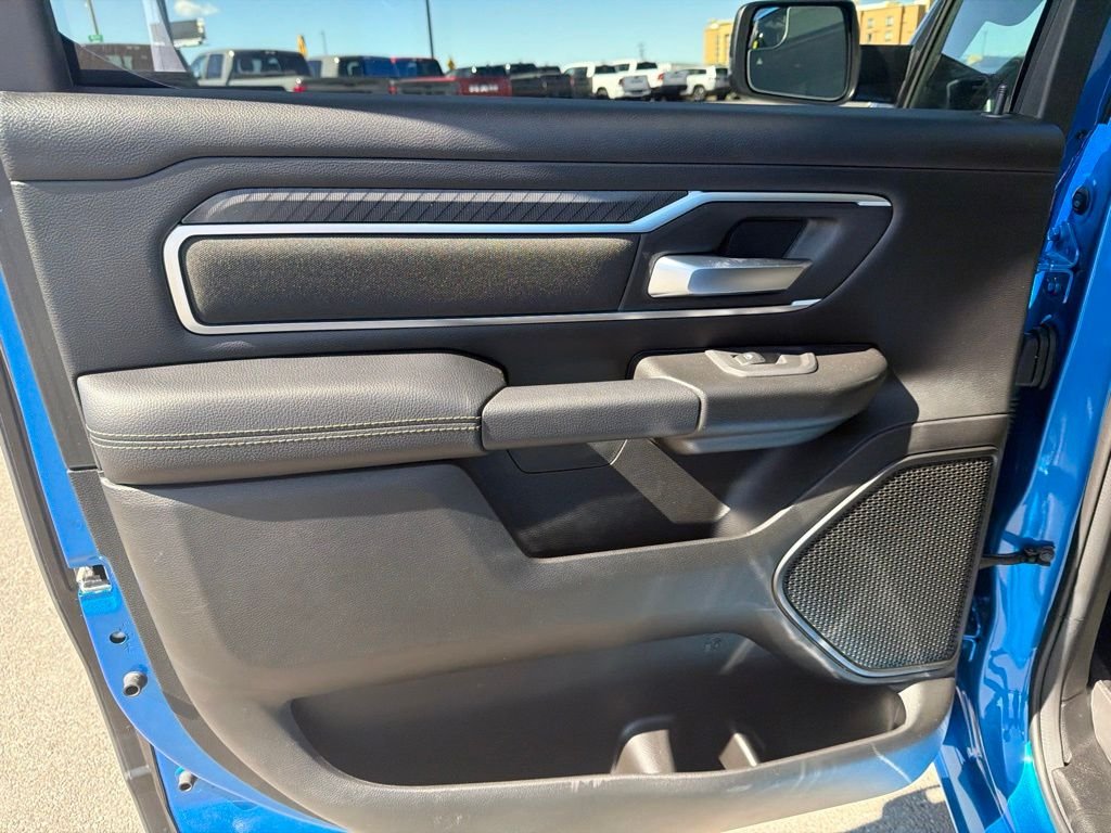 New 2026 Hydro Blue Pearl-Coat Exterior Paint RAM Big Horn/Lone Star image 31