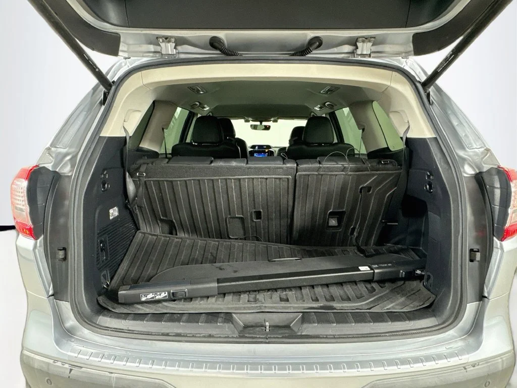Used 2020 Ice Silver Metallic Subaru Limited image 31