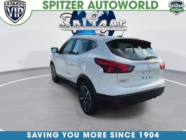 Used 2017 White Nissan SL image 7