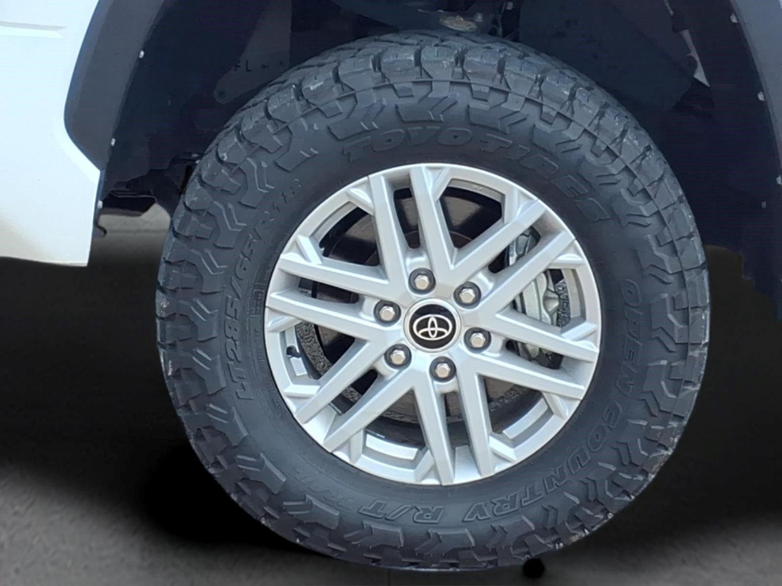 Used 2023 Ice Cap Toyota SR5 image 9