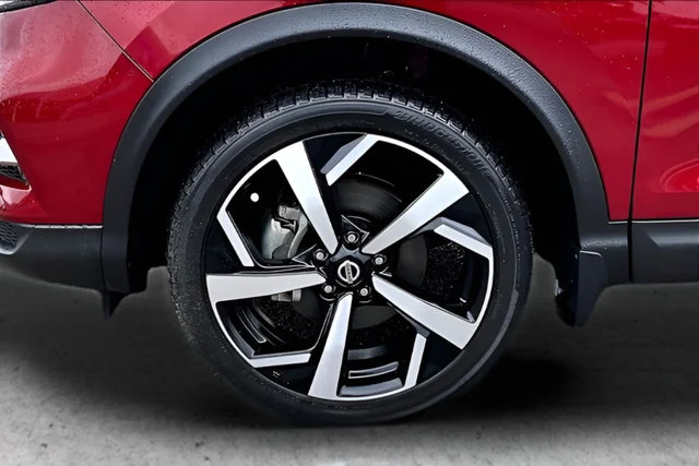 Used 2022 Red Nissan SL image 31