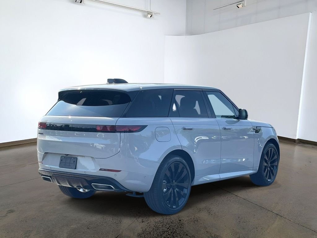 New 2026 Borasco Grey Land Rover Dynamic SE image 4