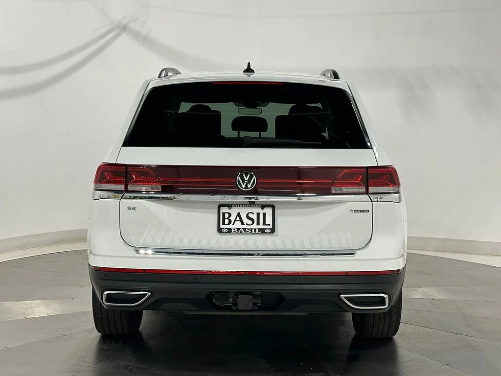 Used 2024 White Volkswagen 2.0T SE w/Technology image 12
