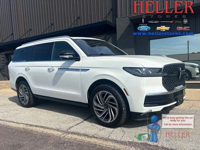 Used 2025 Pristine White Metallic Tri-Coat Lincoln Reserve image 1