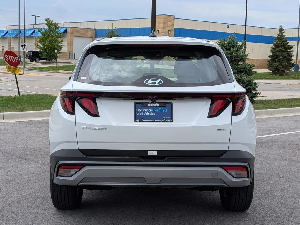 Used 2025 White Hyundai SE image 6