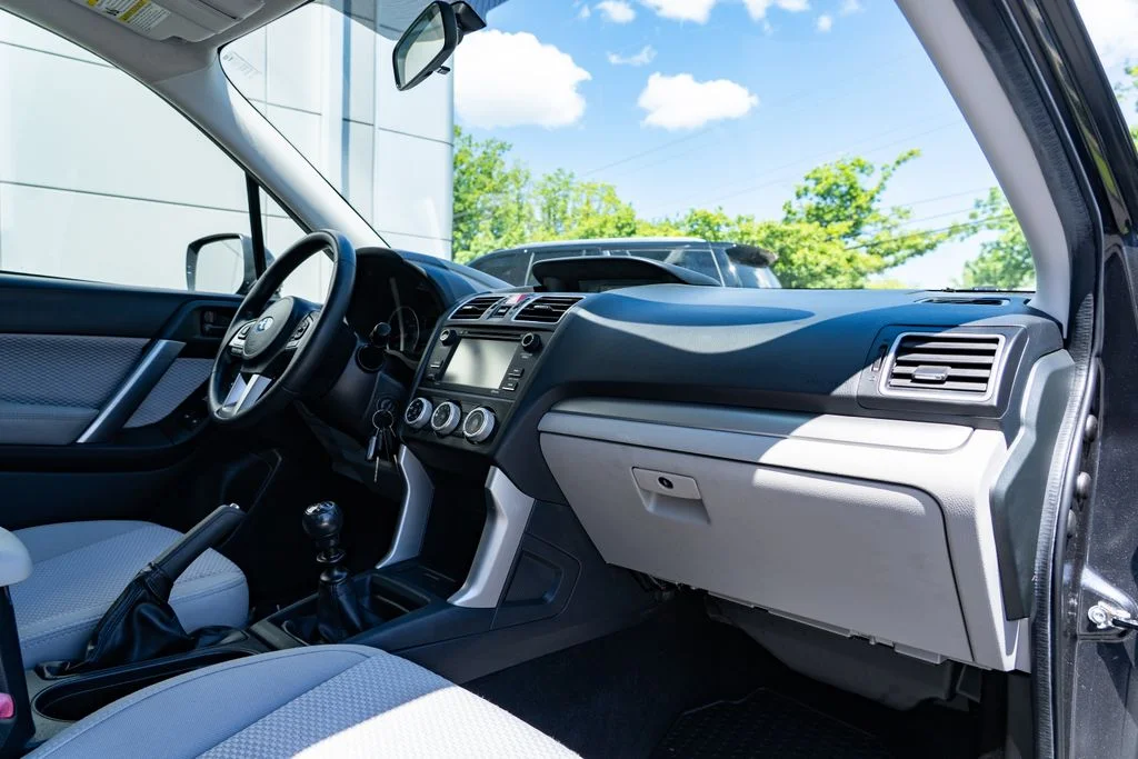 Used 2017 Gray Subaru 2.5i image 27