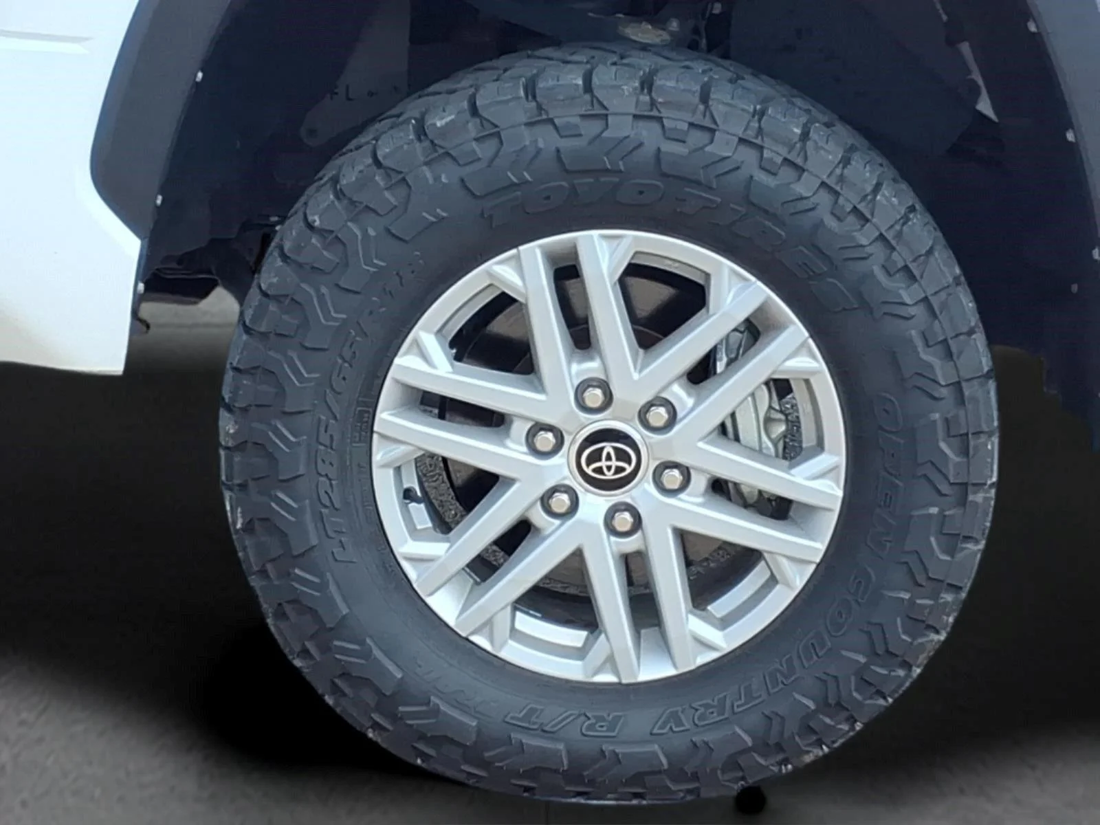 Used 2023 Ice Cap Toyota SR5 image 9