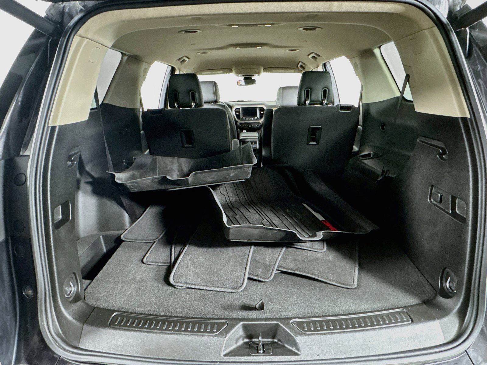 Used 2017 Iridium Metallic GMC Denali image 19