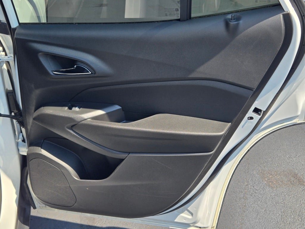 2025 Chevrolet Trax LT - Photo 8
