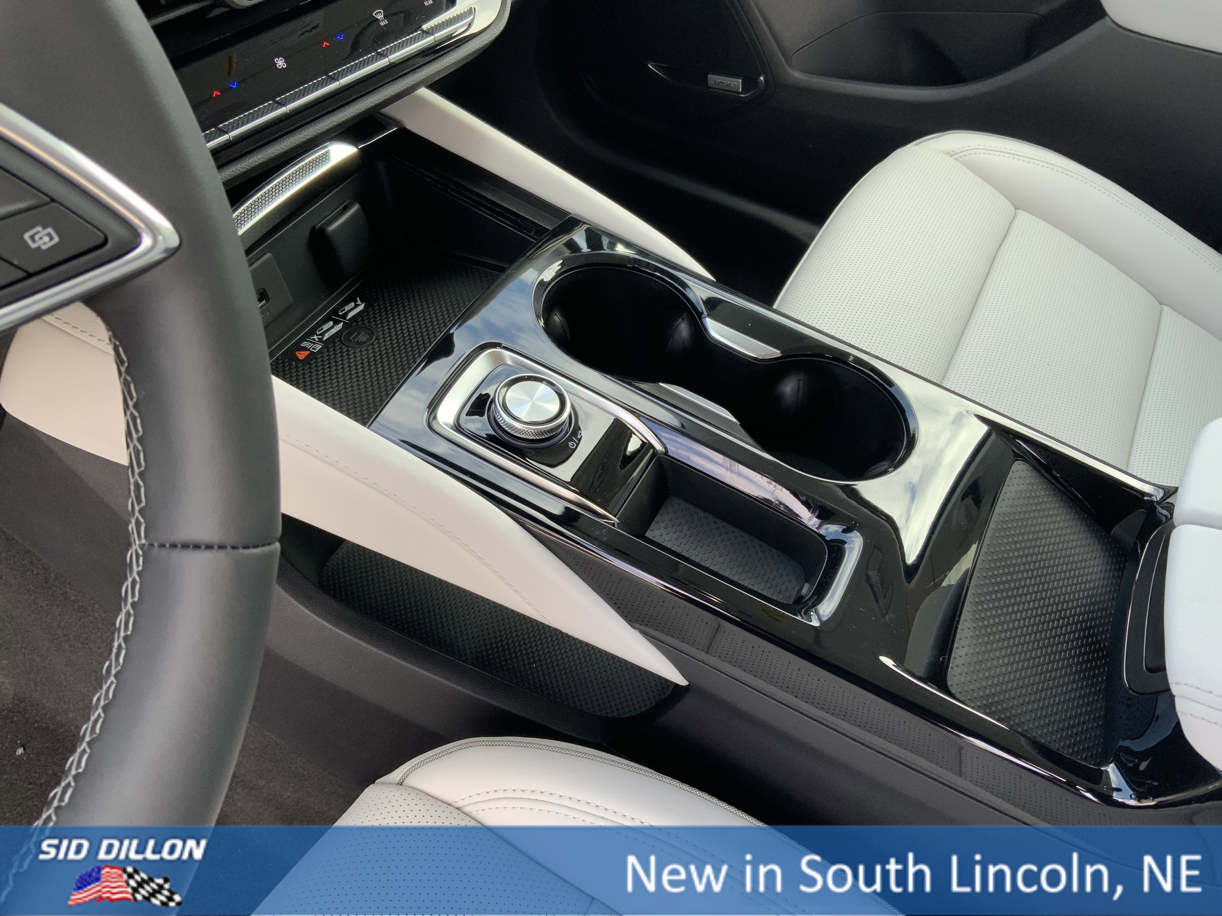 New 2026 Iridescent White Tricoat Buick Avenir image 8