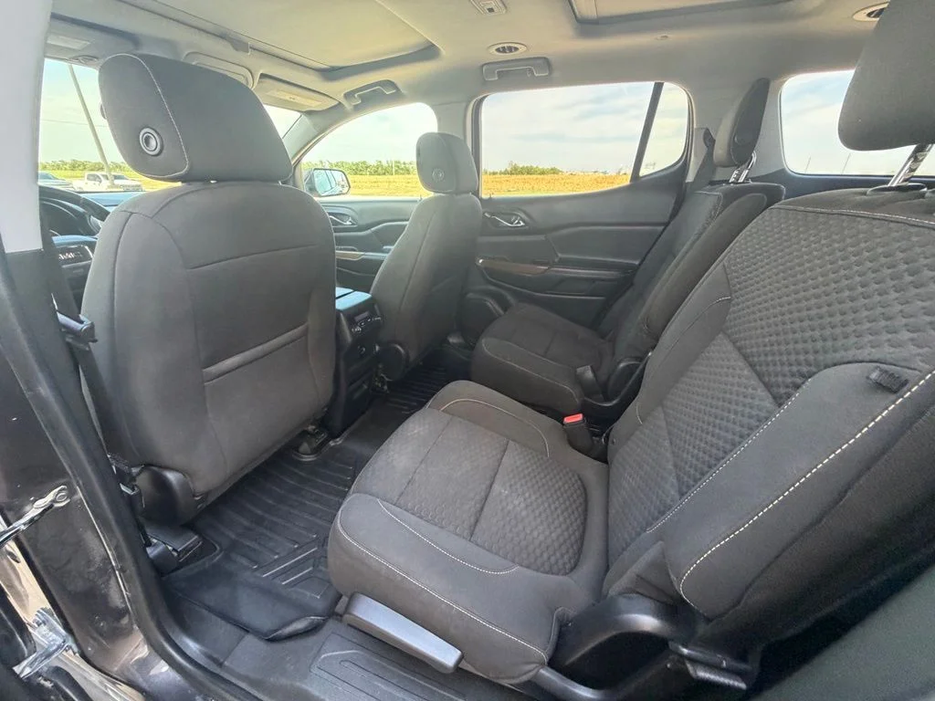 Used 2018 Silver GMC SLE-2 image 25