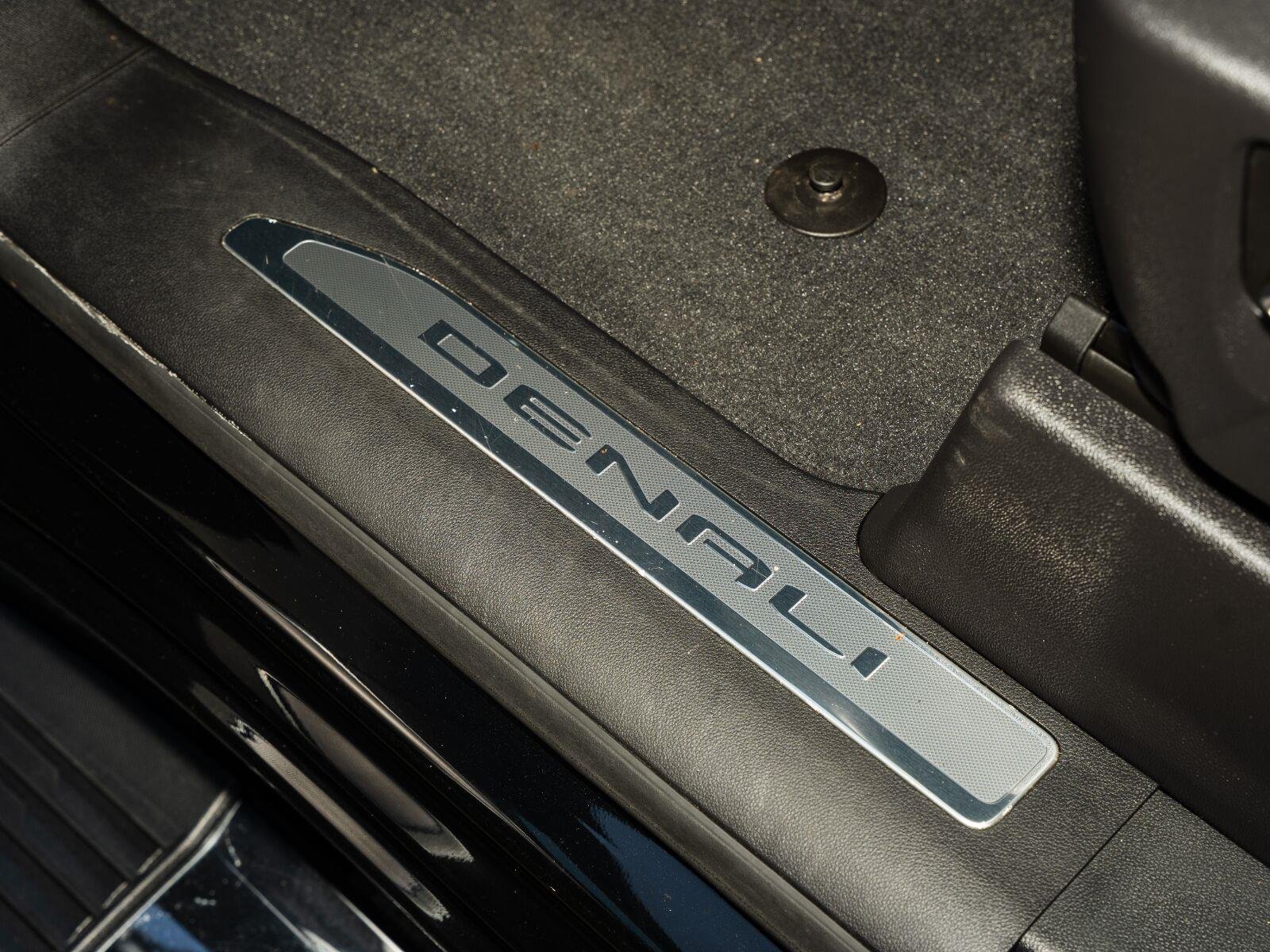 Used 2025 Onyx Black GMC Denali image 27