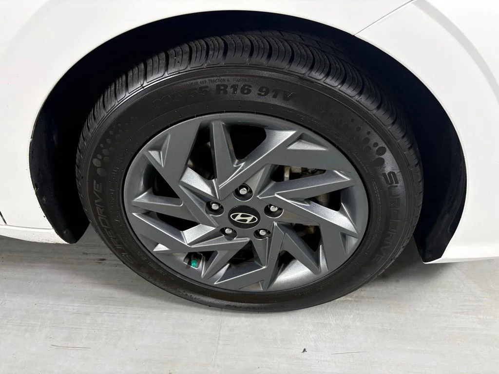 Used 2024 White Hyundai SEL image 10