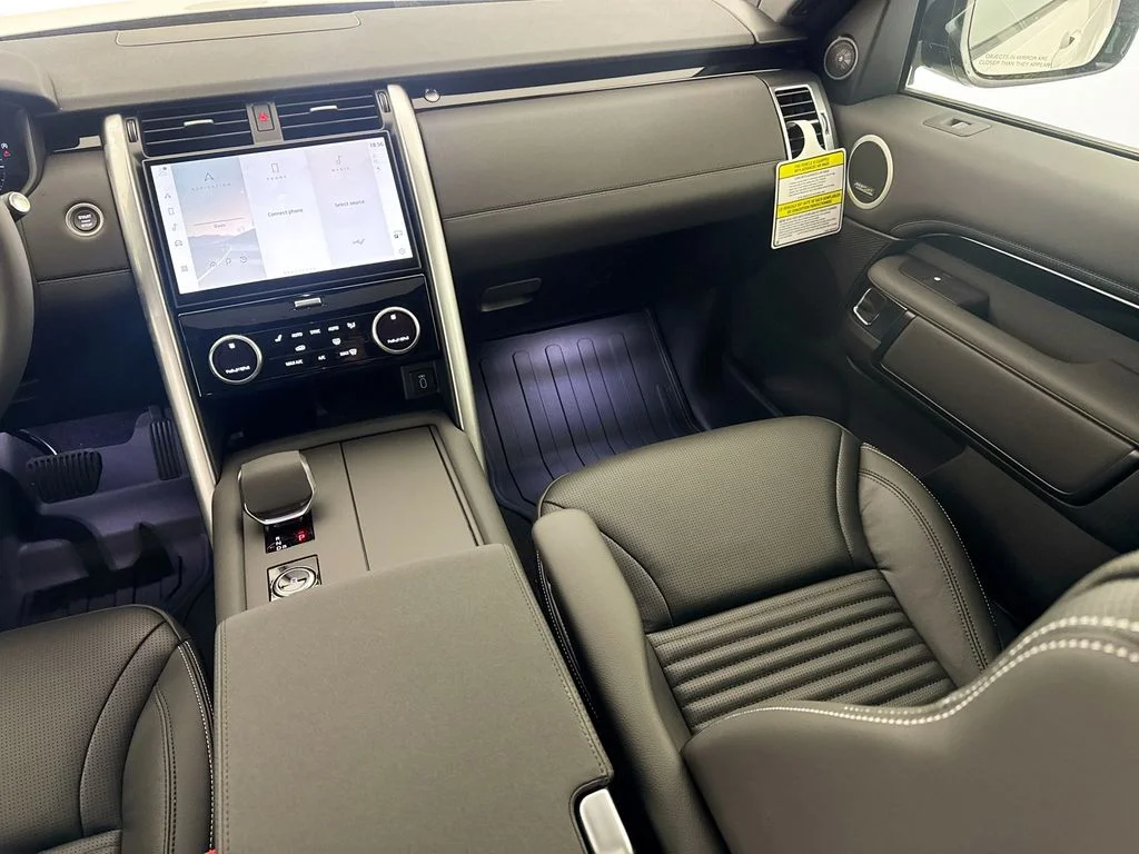 New 2026 Fuji White Land Rover S image 23
