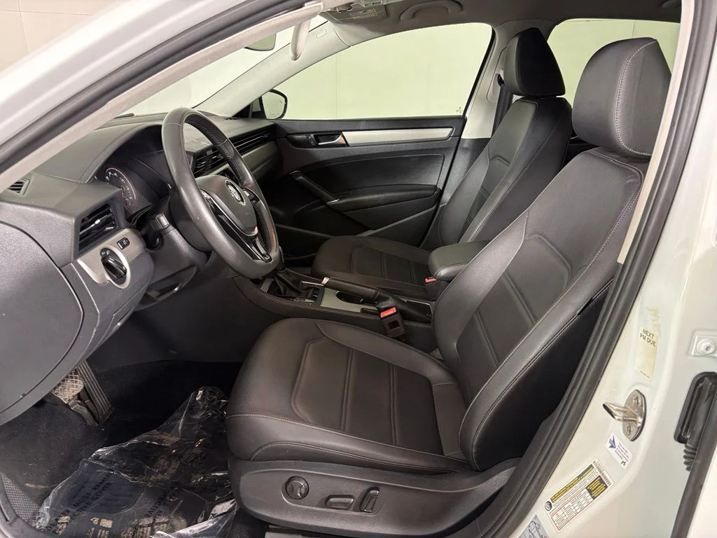 Used 2022  Volkswagen 2.0T SE image 15