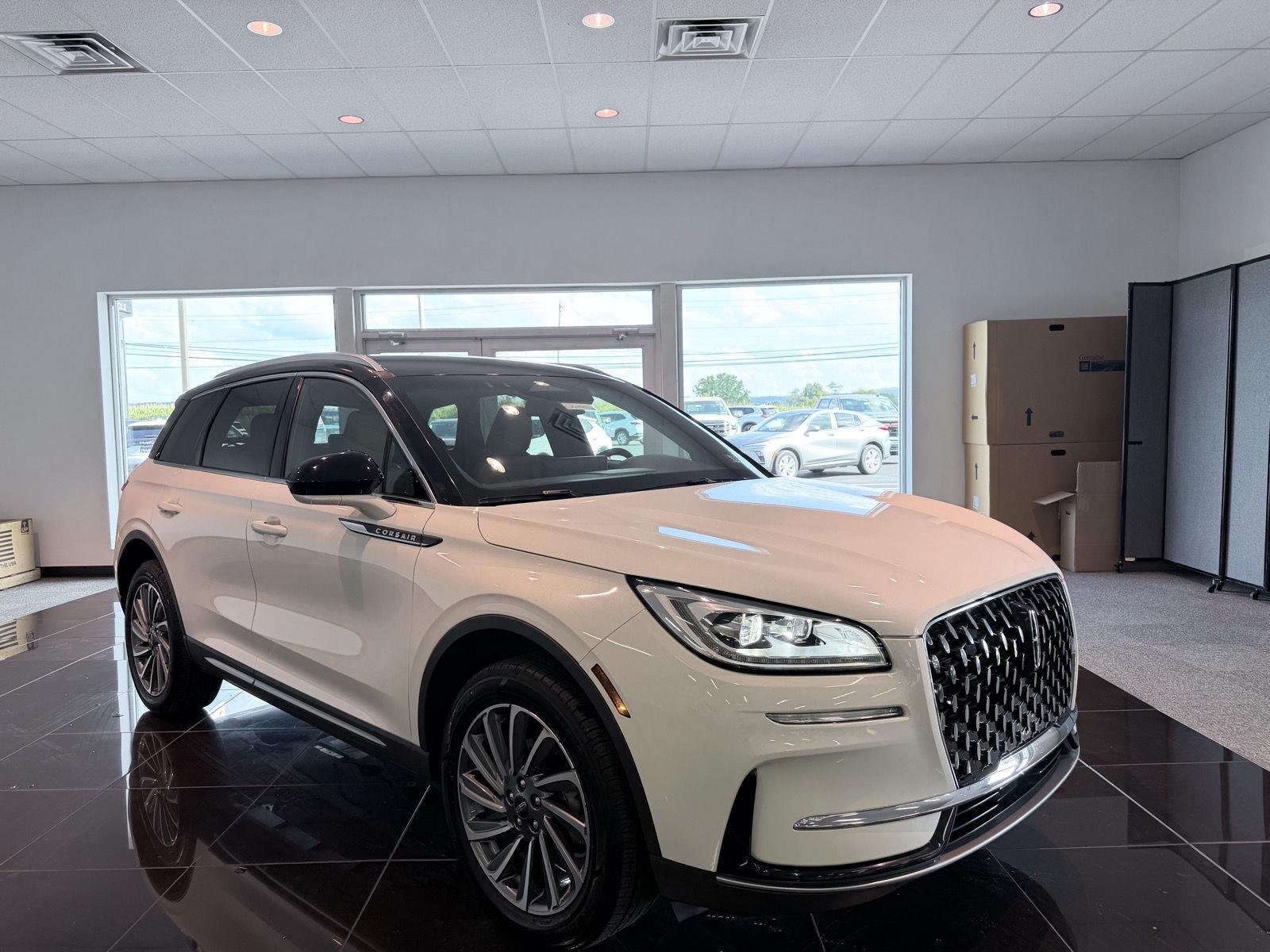 Used 2023 Pristine White Me Lincoln Reserve image 2