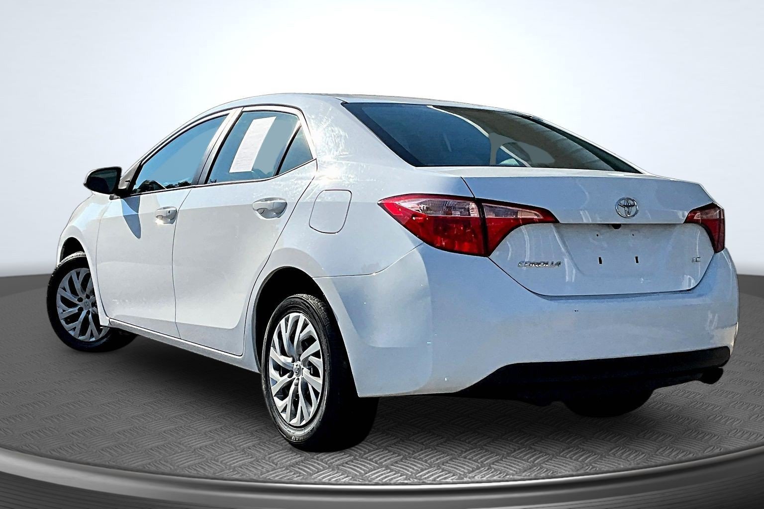 Used 2017 White Toyota LE image 3
