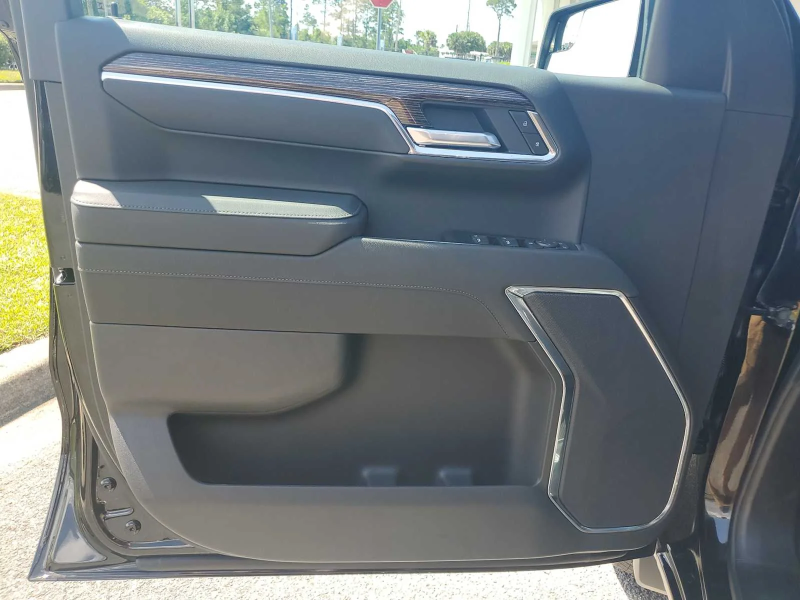 New 2026 Onyx Black GMC SLE image 15