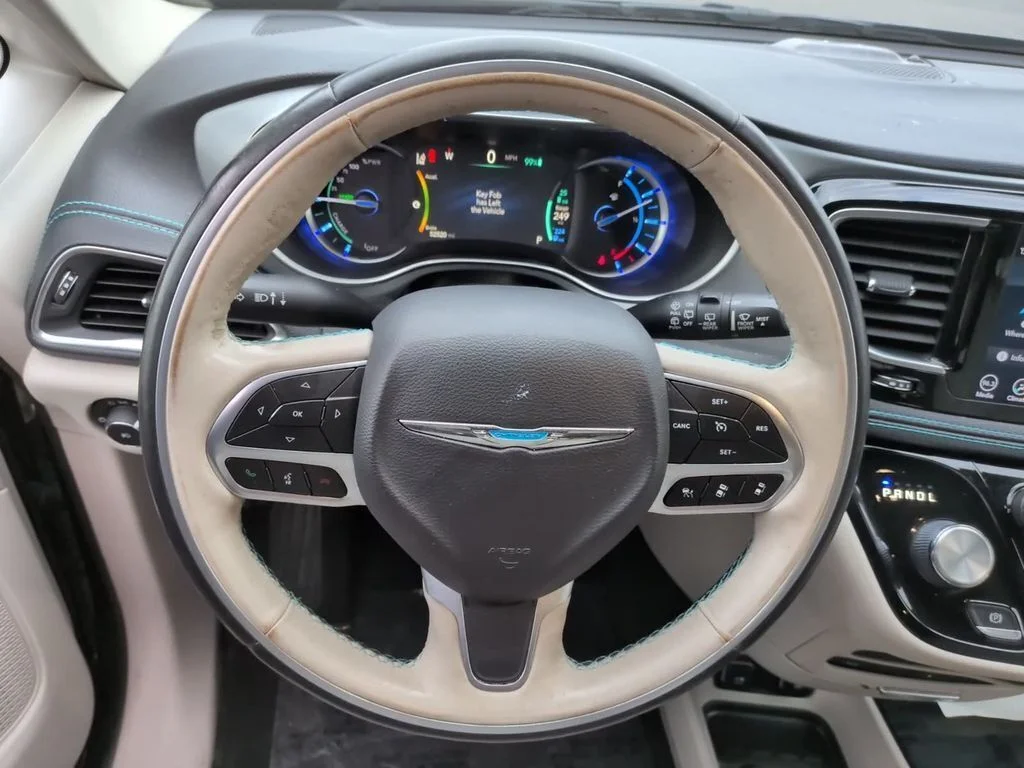 Used 2020 Gray Chrysler Limited image 15