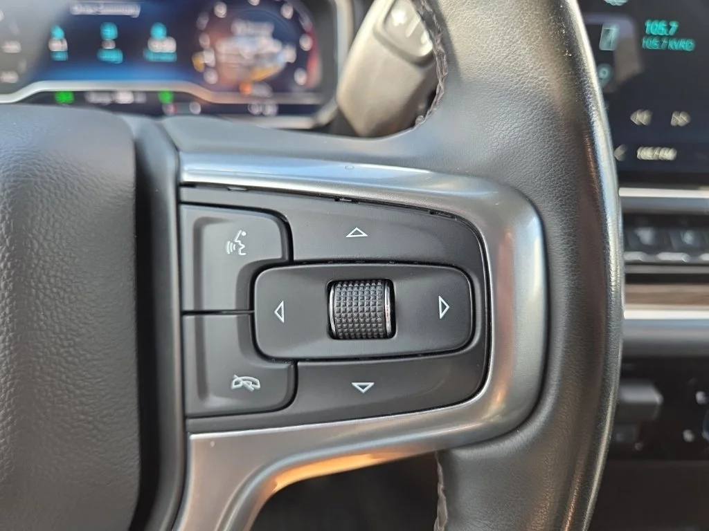Used 2025 White Chevrolet LT image 31