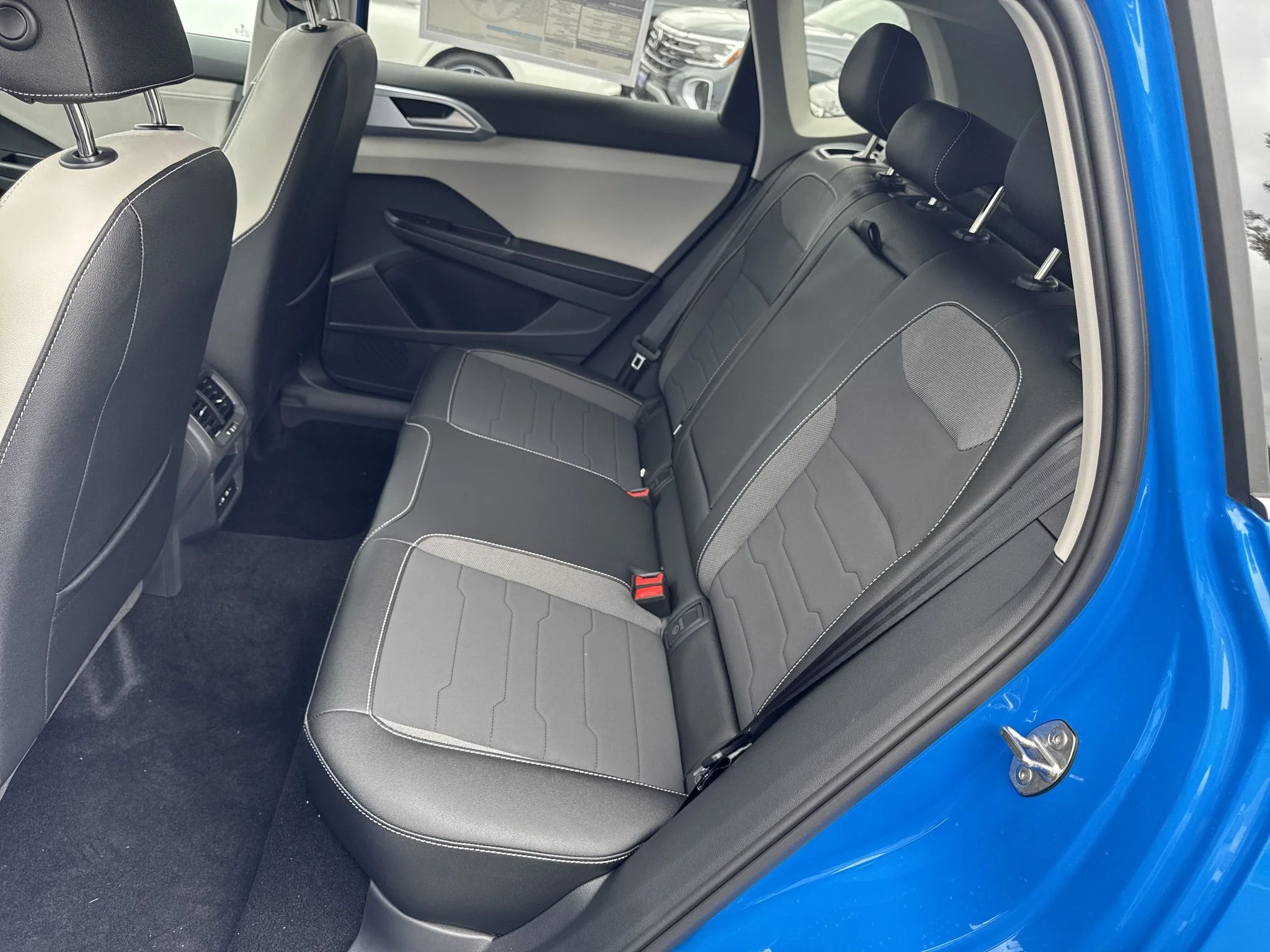 New 2026 Cornflower Blue Volkswagen SE image 32