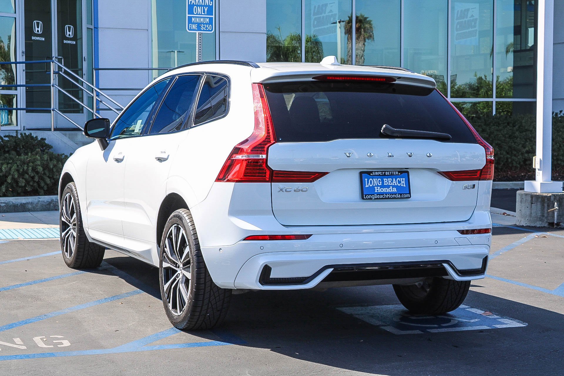 2023 Volvo XC60 Plus - Photo 8