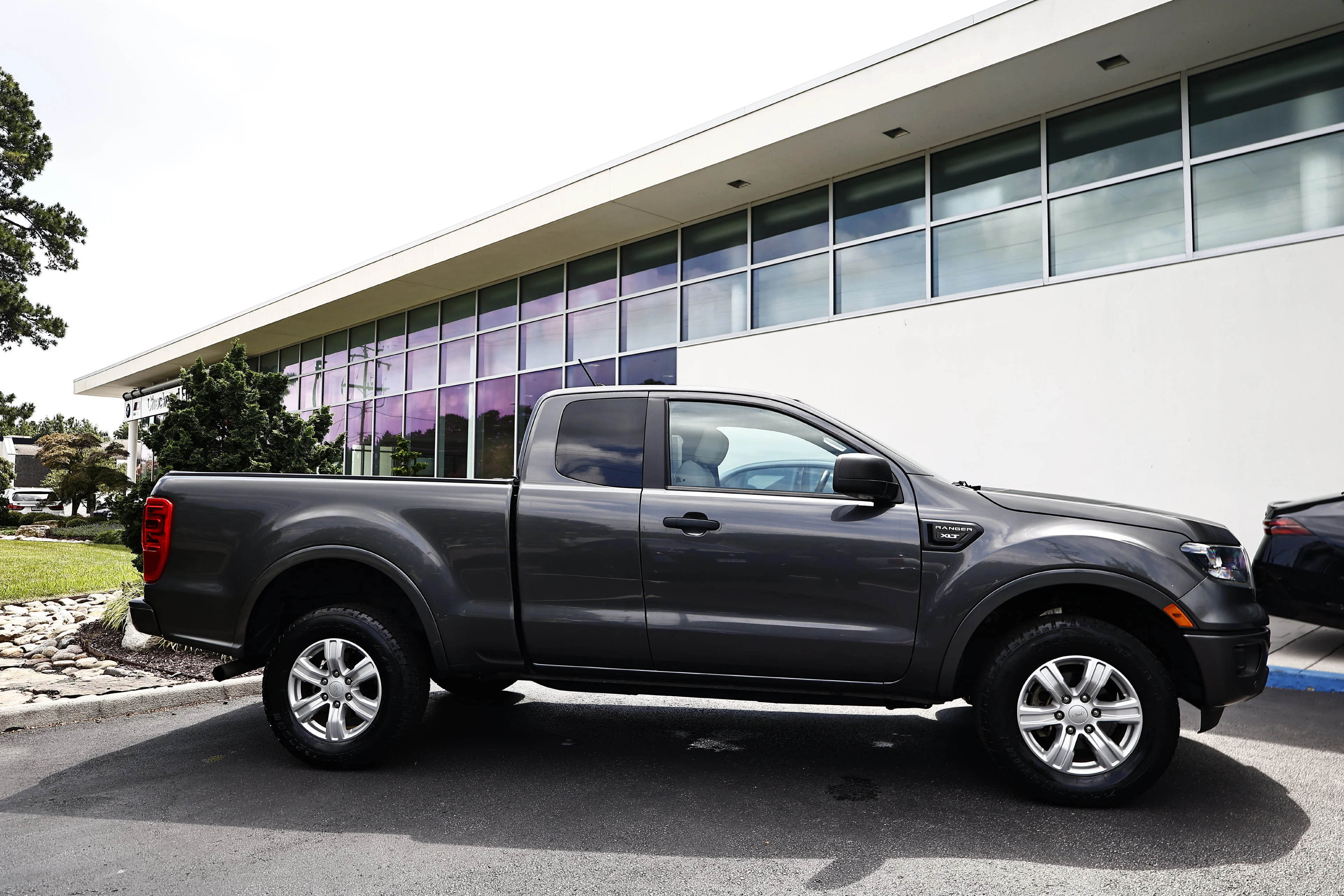 Used 2019 Magnetic Metallic Ford XLT image 4