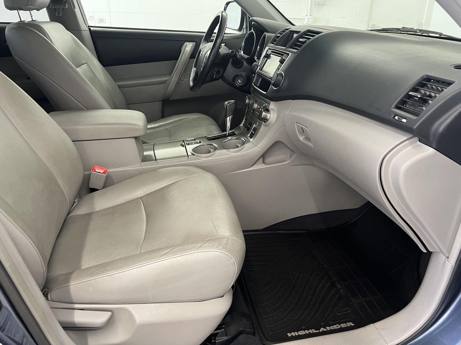 Used 2013 Shoreline Blue Pearl Toyota SE image 26