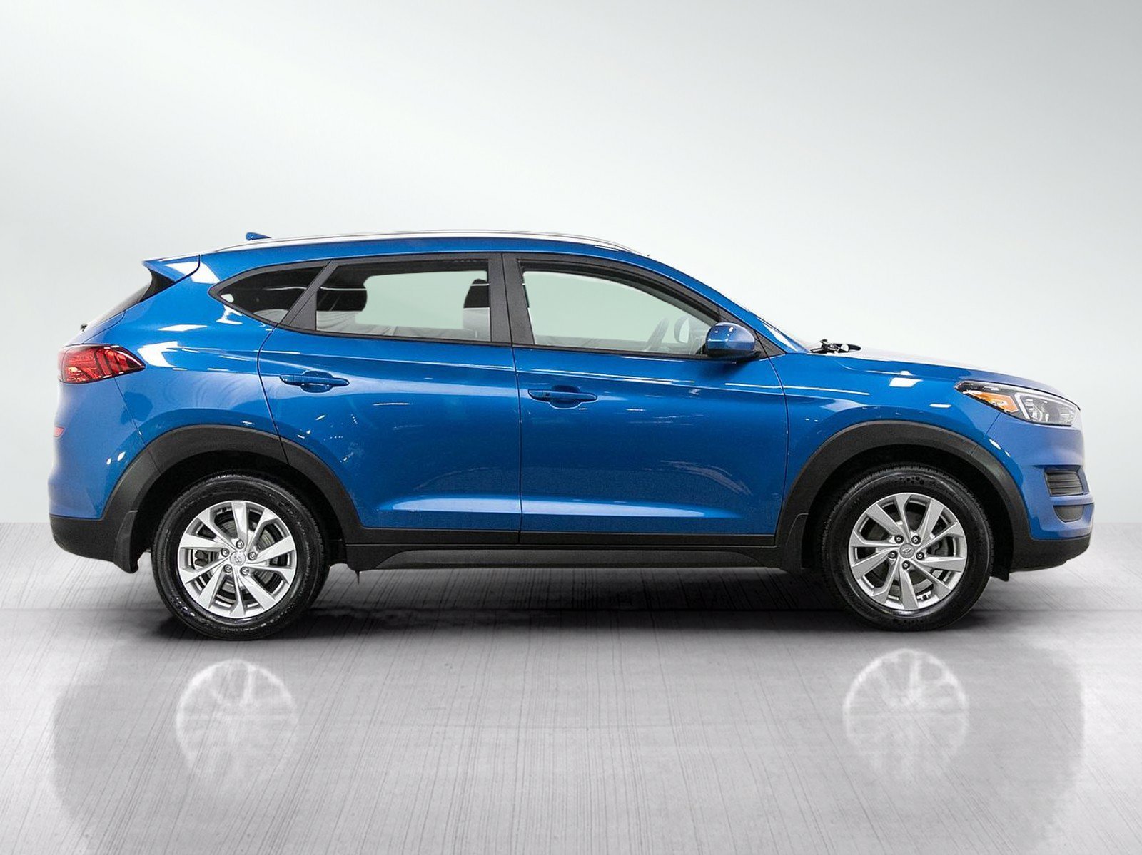 Used 2019 Aqua Blue Hyundai Value AWD image 7