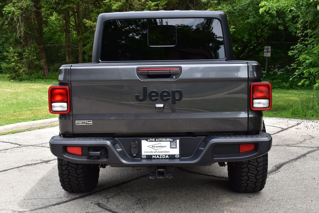 Used 2022 Crystal Metallic Jeep Sport image 22