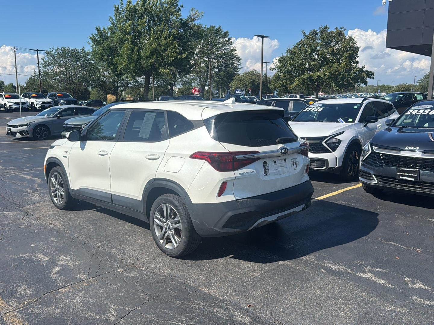 Used 2021 Snow White Pearl Kia LX image 7