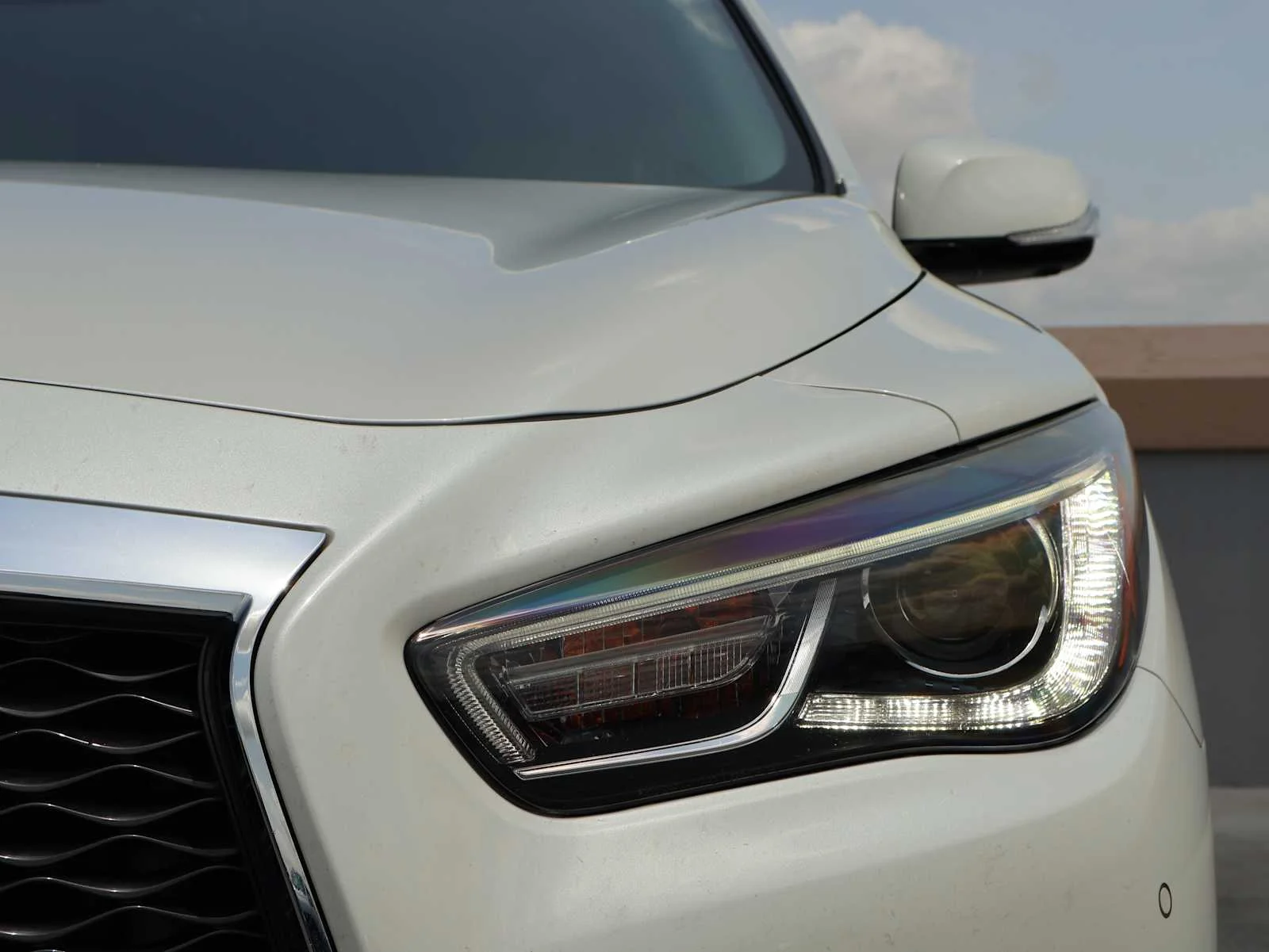 Used 2019 Majestic White INFINITI LUXE image 10