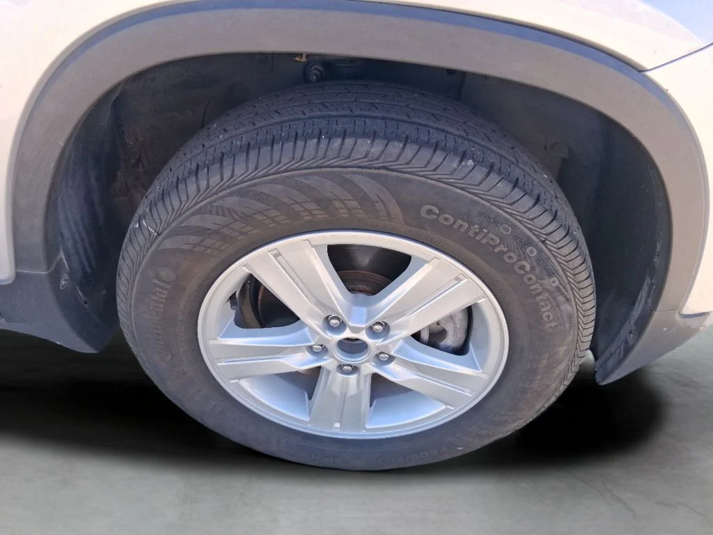 Used 2018 Silver Chevrolet LS image 9