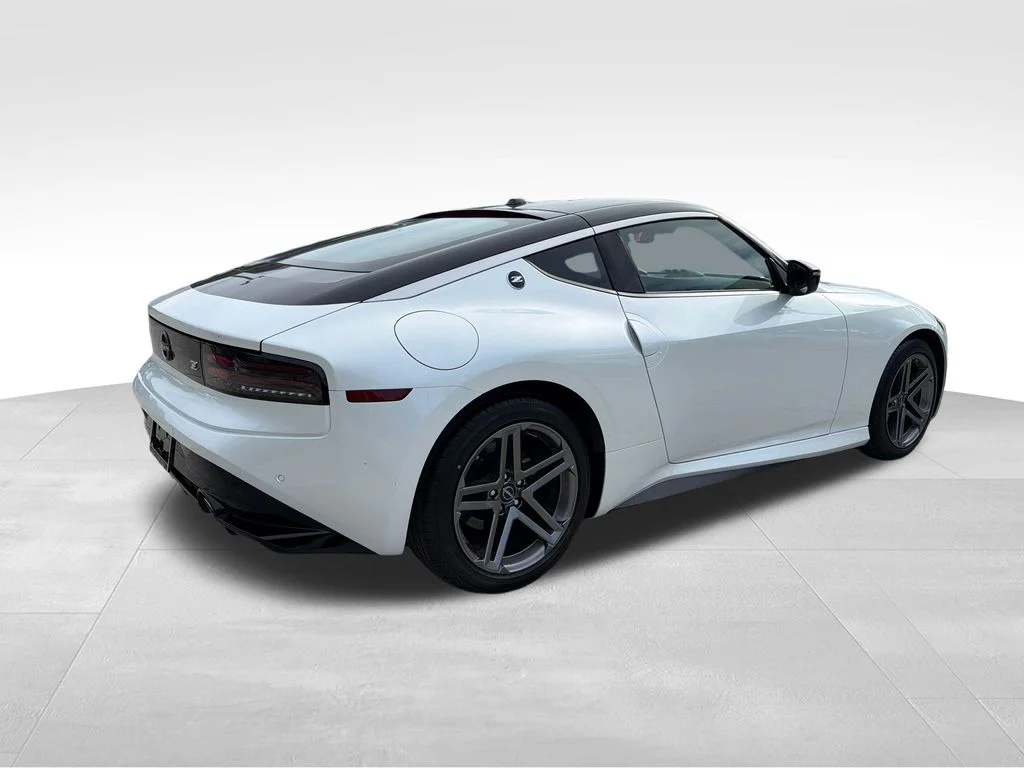Used 2024 White Nissan Sport image 7
