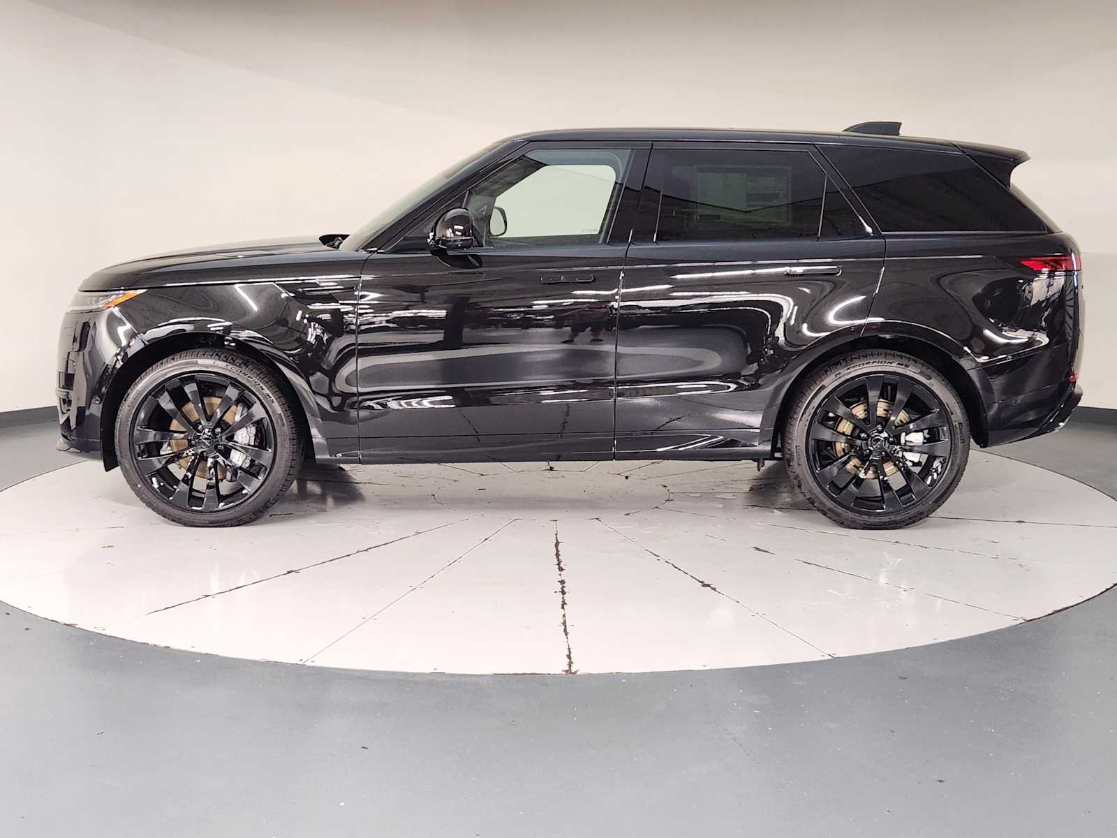 New 2027 Santorini Black Metallic Land Rover Dynamic SE image 5
