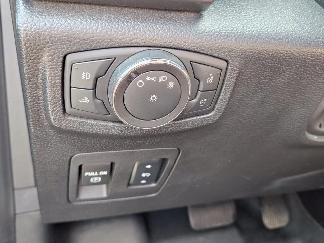 Used 2018 Blue Ford XLT image 28