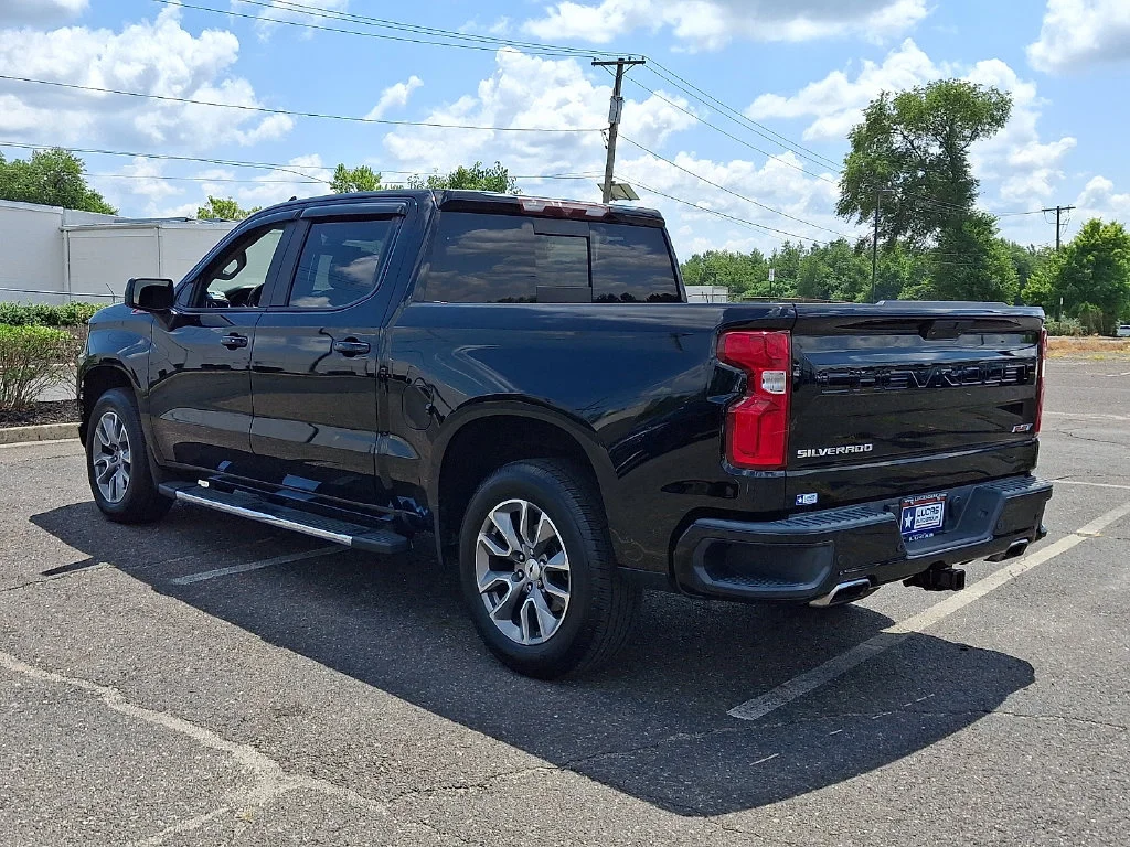 Used 2020 BLACK Chevrolet RST image 8