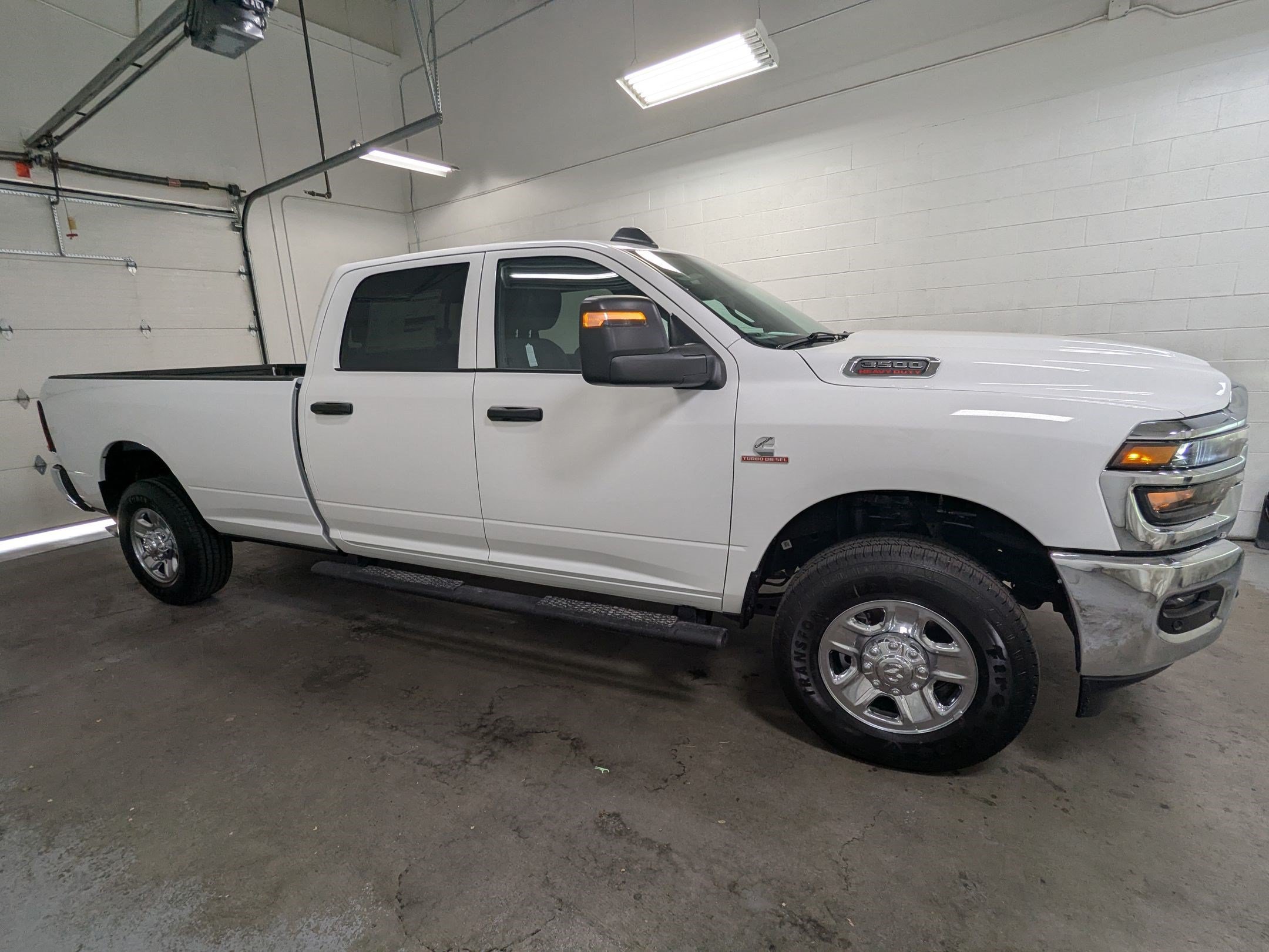 New 2026 Bright White Clear-Coat Exterior Paint RAM Tradesman image 3