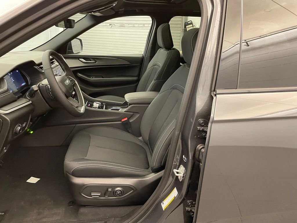 New 2026 Baltic Gray Metallic Clear-Coat Exterior Paint Jeep Laredo X image 15